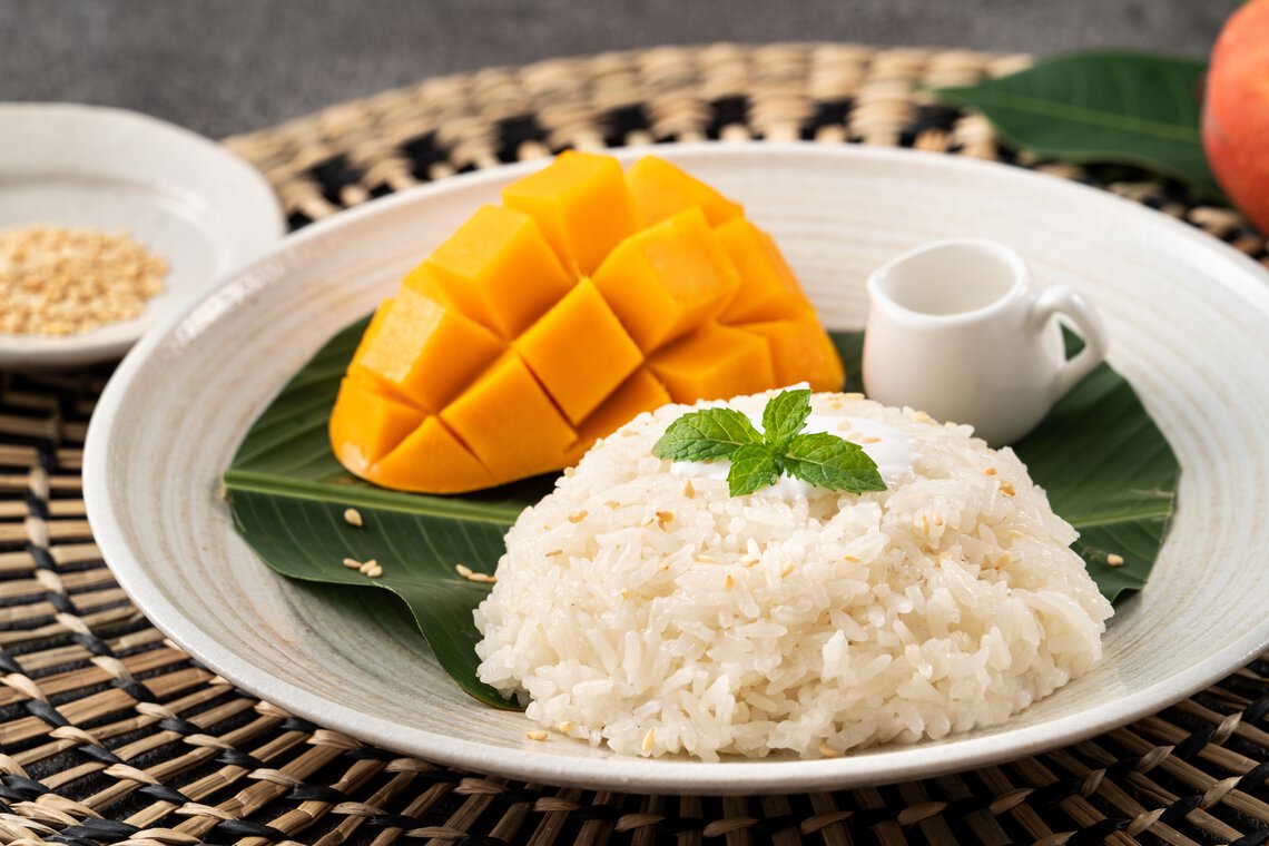 Delicious Thai mango with sticky rice